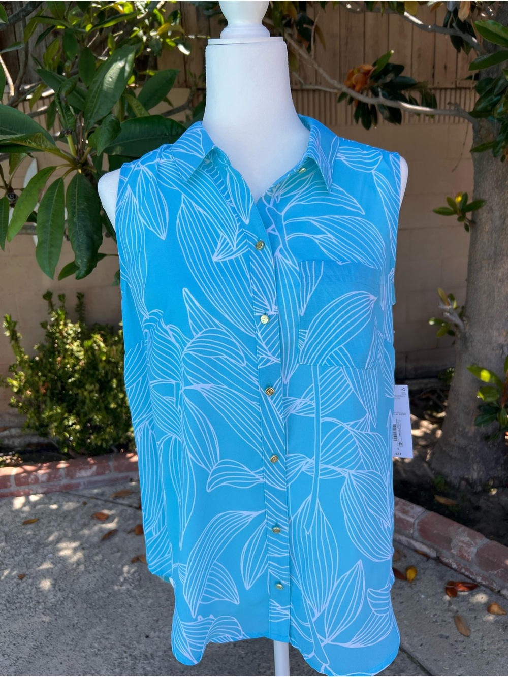 Liz Claiborne Women’s Turquoise Print Shirt with White and Gold Print Shirt - Picture 4 of 8